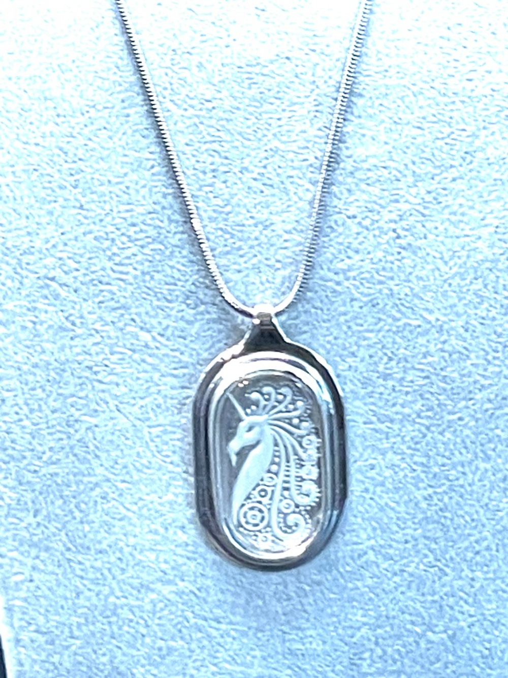 Vintage Whiting & Davis Reverse Etched Glass Unicorn Necklace Silver Tone 70's - Picture 11 of 12